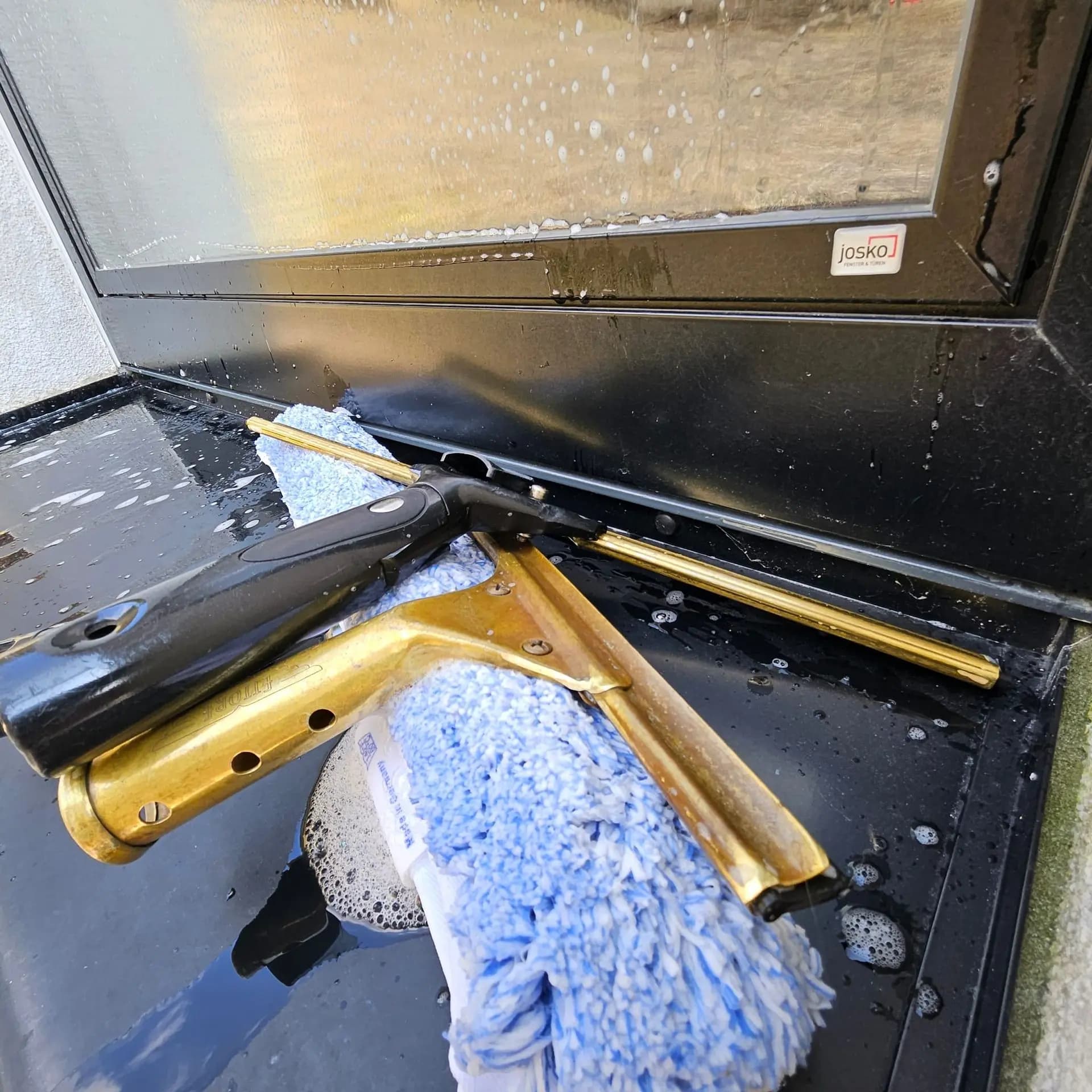 How to Clean Josko Windows: Professional Cleaning Guide
