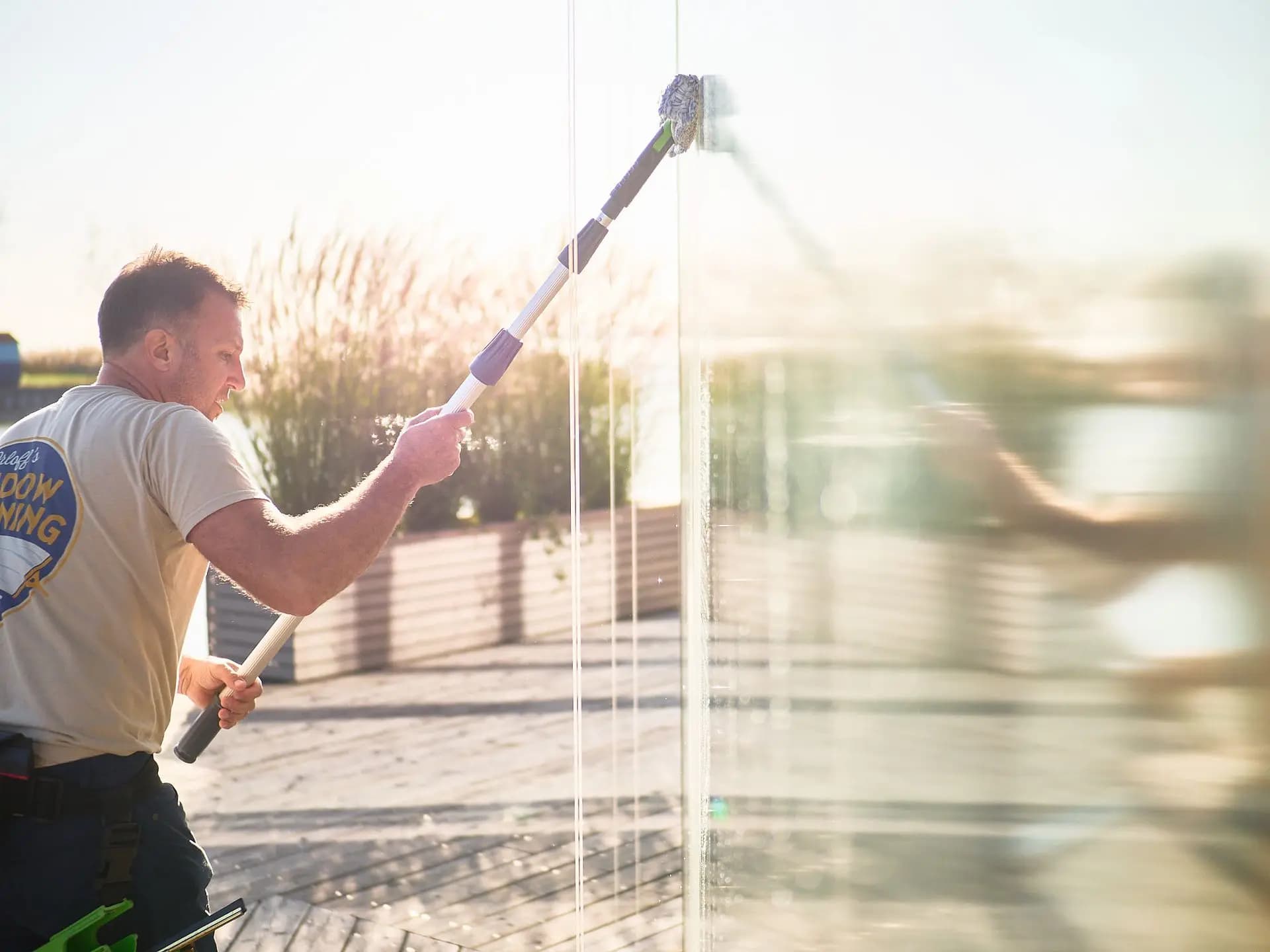 Discover Common Mistakes When Using a Pole with Your Squeegee & How to Avoid Them