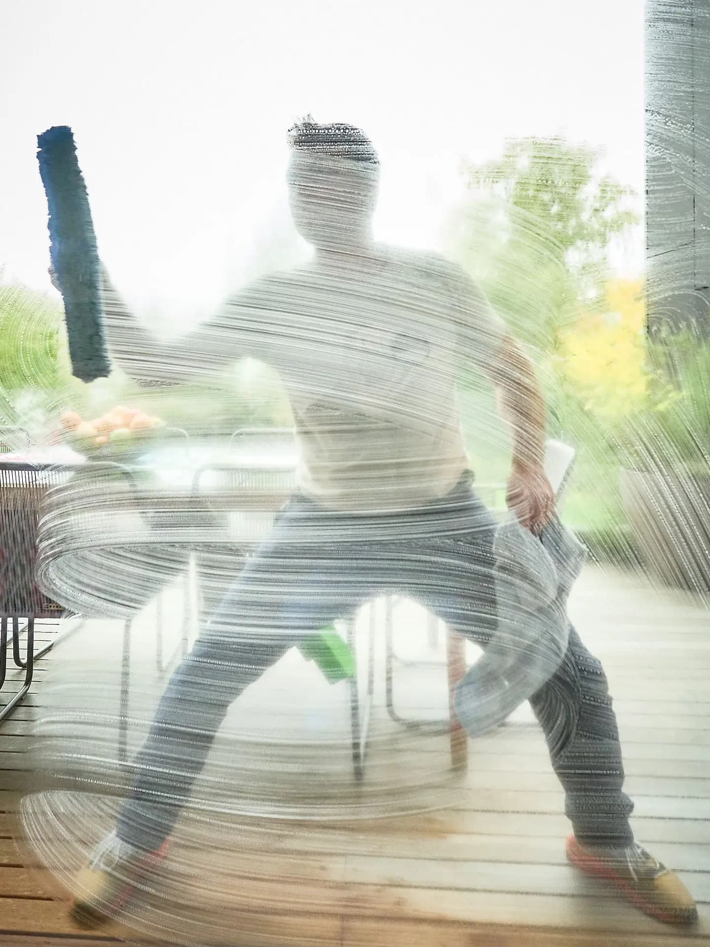 How to Clean Windows Without Streaks - The 5 Minute Professional Technique